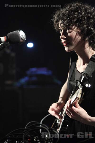 ST VINCENT - 2009-04-26 - PARIS - La Maroquinerie - Annie Clark